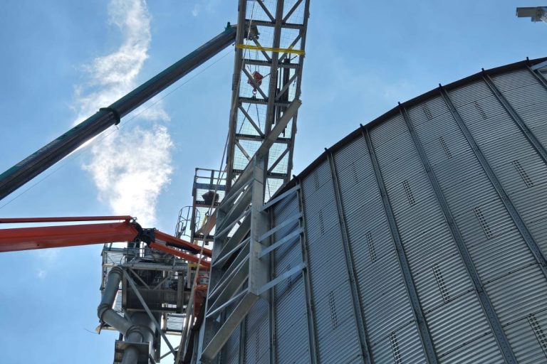 Montage eines Laufsteges