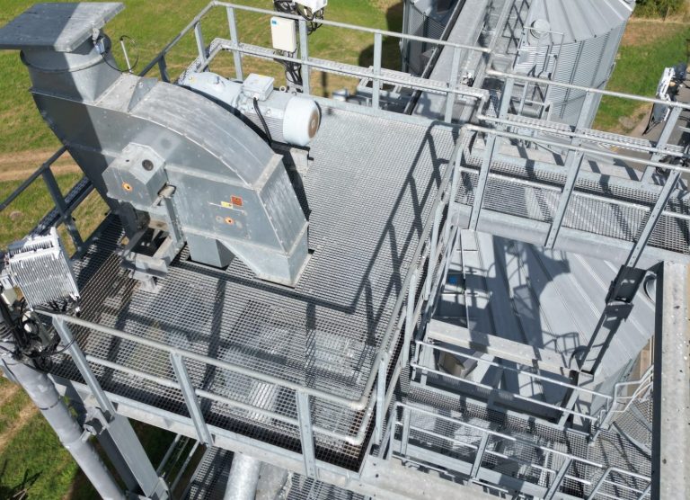 Elevatorturm und Laufsteg